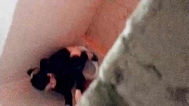 XXX sin registro  sus primeros xxxen latino besos lésbicos en el baño